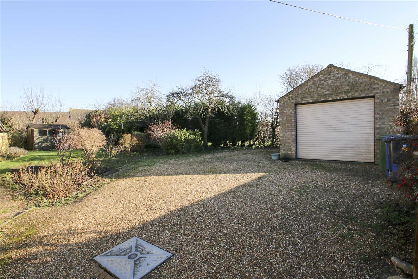 Yardley Road, Cosgrove, Milton Keynes